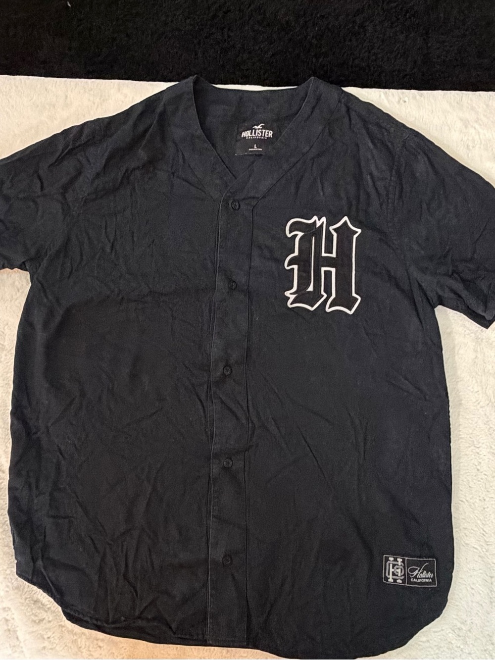 Hollister Men’s Black Baseball-Style Button Shirt with White “H”